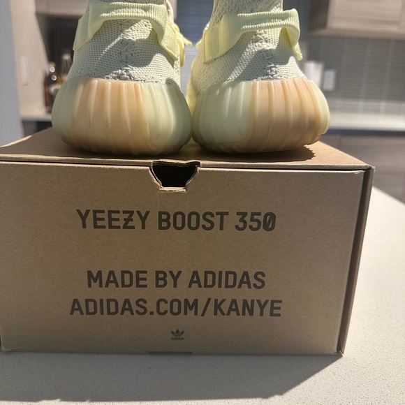 Yeezy Boost 350 - Picture 4 of 5